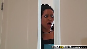 Οι Brazzers Παρουσιάζουν Μεγάλους Πορνοστάρ - Η Kira Noir Και Η Jessy Jones Σε Μια Προεπισκόπηση Τρέιλερ