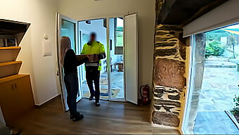 Amateur Man Gets A Surprise Blowjob From A Stranger After Delivering Packages