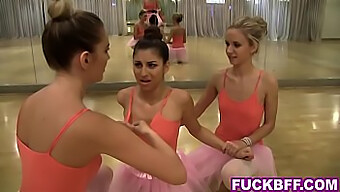 Ballet babes i varm lesbisk fingering og POV action