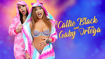 Callie Black Y Gaby Ortega, Dos Hermanastras Sensuales Que Saben Cómo Complacer Una Gran Polla.