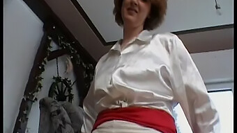 Milf Mature Profite D'Un Orgasme Sensuel Aux Chandelles