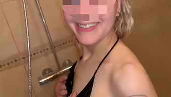 Masturbation Sous La Douche Pov Avec Une Adolescente Italienne Anale Et Éjaculation