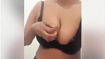 Belleza Malali, Diosa Somalí En Acción