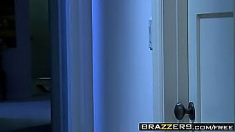 Lela Star Et Johnny Sins Lors D'Une Rencontre Torride Sur Le Web Chez Brazzers