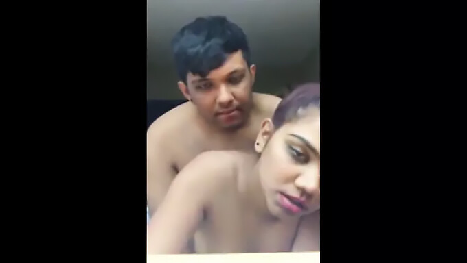 Desi bhabhi ถูกเย็ดกับเจ้านายของเธอใน Hot 69 และ creampie