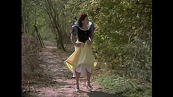 Η Disney'S Snow White Γίνεται Άτακτη Σε Ένα Remake Του Xxx