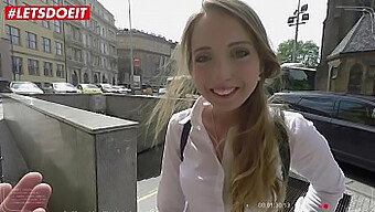 La Giovane Russa Anya Akulova Si Gode Una Scopata Hardcore Con Un Partner Ben Dotato Durante La Sua Pausa In Città