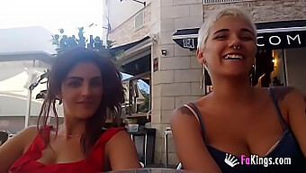 Pequenas Garotas Europeias Vivi E Claudia Em Um Vídeo Caseiro Público Quente