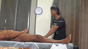 Uma Massagem Com Final Feliz E Uma Câmera Escondida: O Melhor Dos Piores.