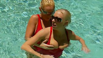 Sexo Por Telefone Móvel Com Britney Brooks Na Piscina.