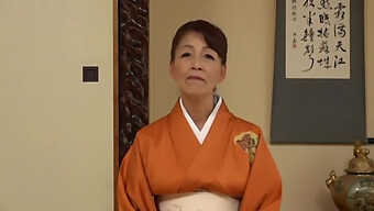 Japanische Milf Wird Von Einem Großen Schwarzen Schwanz Anal Gefickt