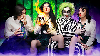 Foursome Mesra Dalam Parodi Beetlejuice Xxx Dengan Sentuhan Cosplay