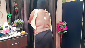 The Sexiest Indian Housewife Reveals Her Assets In Part 25