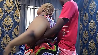 Maman Africaine Avec Un Gros Cul Fait Une Pipe Baveuse