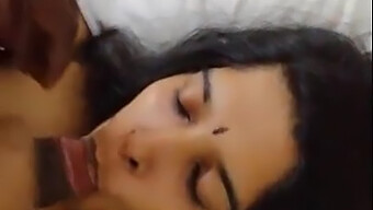 Desi Girl'S Tight Pussy Gets Stretched In Hot Video With Audio