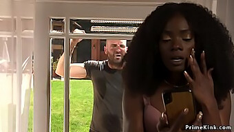 Bdsm-Analspiele Des Ebony-Stars In Den Sozialen Medien